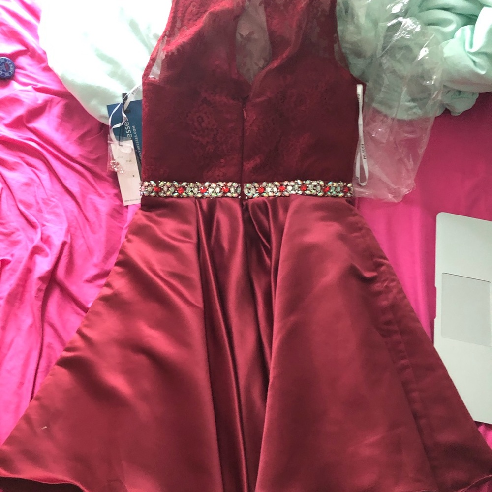 Prom dress !! Never worn (still has tags )